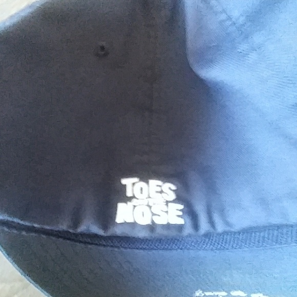 Toes on the nose surf hat - Picture 3 of 3